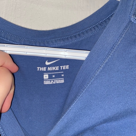 nike cropped tee - Picture 2 of 3